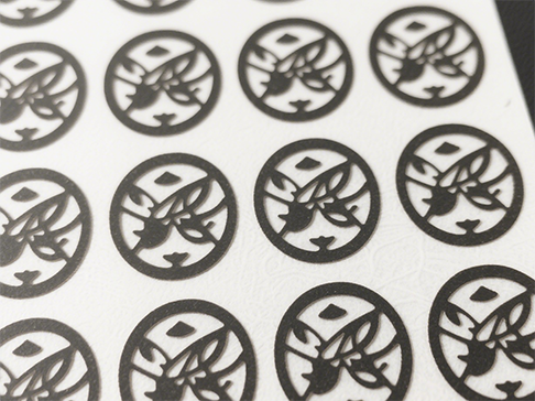 Potenciando la fabricación con un controlador de corte por láser inteligente