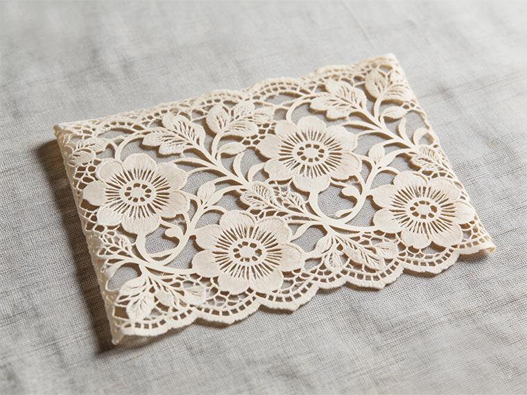 ¿Por qué los sistemas de corte de telas están cambiando a controladores láser multieje? La eficiencia es clave.